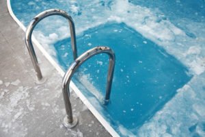 eingefrorener-pool