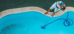 pool-pflege-saugen